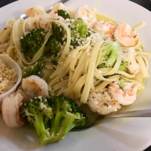 Shrimp scampi garnished with broccoli